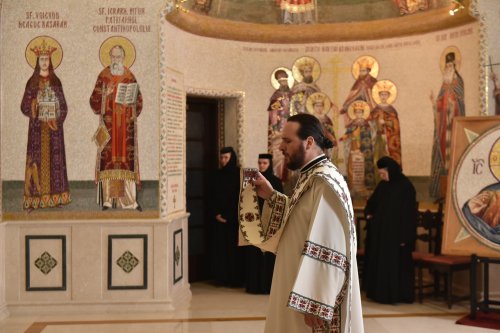 Hramul Salonului Sfinților Români din Reședința Patriarhală Poza 218550