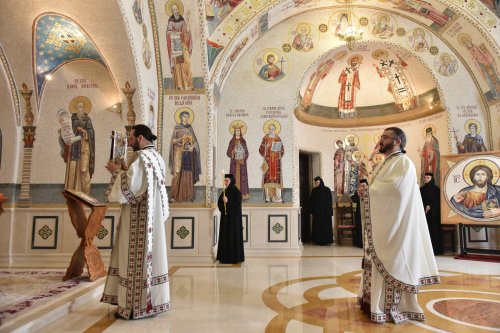 Hramul Salonului Sfinților Români din Reședința Patriarhală Poza 218557