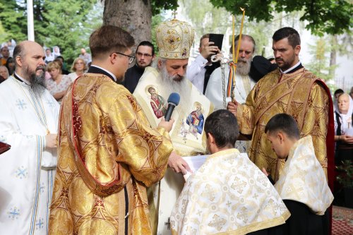 Sfinții Români, cinstiți de ieșeni la hramul Mănăstirii Bucium Poza 218626