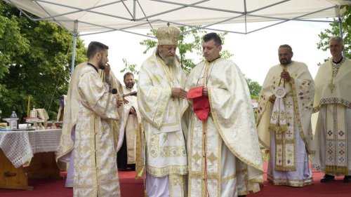 Biserica din Grid, judeţul Braşov, a fost sfinţită în Duminica a doua după Rusalii Poza 218719