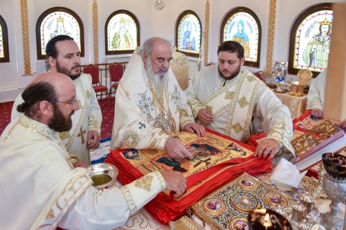 Noi antimise sfinţite de Patriarhul României Poza 218971