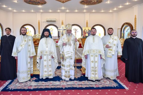 Noi antimise sfinţite de Patriarhul României Poza 218975