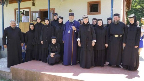 Binecuvântare arhierească la mănăstirea din Cârţişoara, judeţul Sibiu Poza 219083