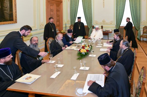 Sfântul Sinod s-a întrunit  în şedinţă de lucru Poza 219556