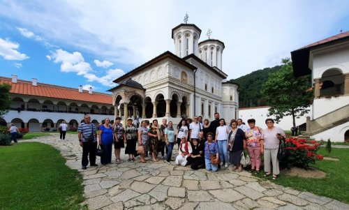 Pelerinaj al credincioșilor băcăuani la Cazanele Dunării Poza 219596