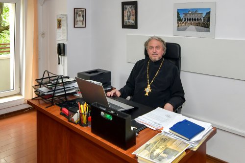 Master pentru viitorii jurnaliști creștini la Facultatea „Justinian Patriarhul” Poza 219698