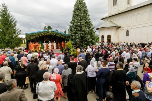 Sfânta Mare Muceniță Chiriachi sărbătorită la Catedrala Episcopală din Huși Poza 219795