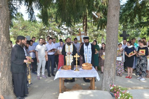 Pelerinaj al studenților creștin-ortodocși la mănăstiri din jurul Capitalei Poza 219856