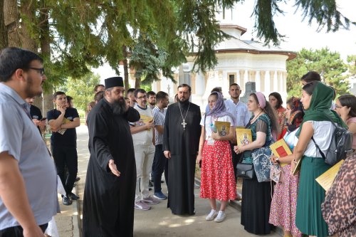 Pelerinaj al studenților creștin-ortodocși la mănăstiri din jurul Capitalei Poza 219859