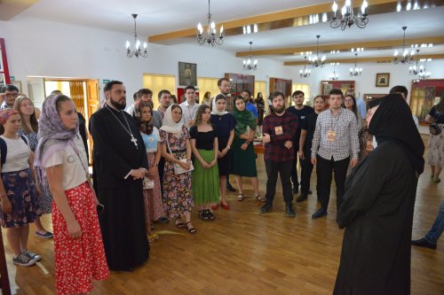Pelerinaj al studenților creștin-ortodocși la mănăstiri din jurul Capitalei Poza 219864
