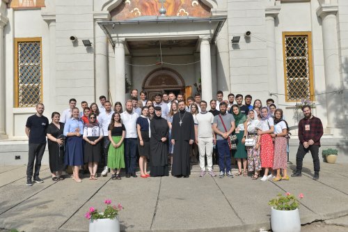 Pelerinaj al studenților creștin-ortodocși la mănăstiri din jurul Capitalei Poza 219866