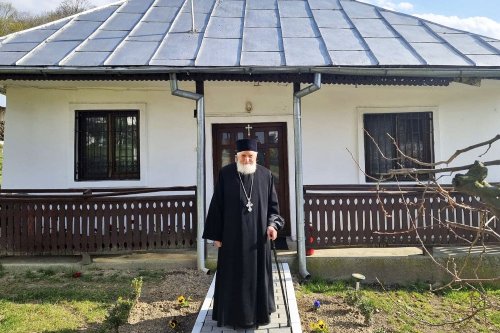 Părintele Mihail de la Buciumeni, sau despre rugăciune şi muncă Poza 219345