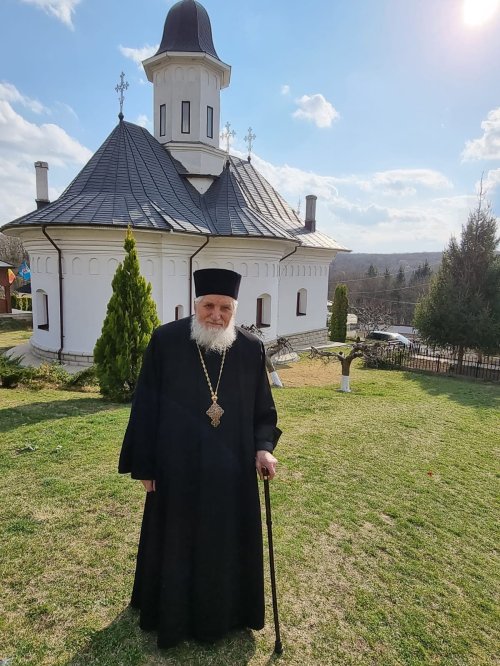 Părintele Mihail de la Buciumeni, sau despre rugăciune şi muncă Poza 219346