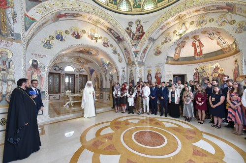 Tinerii din ASCOR au fost binecuvântați de Patriarhul României Poza 219924