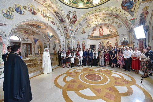 Tinerii din ASCOR au fost binecuvântați de Patriarhul României Poza 219925