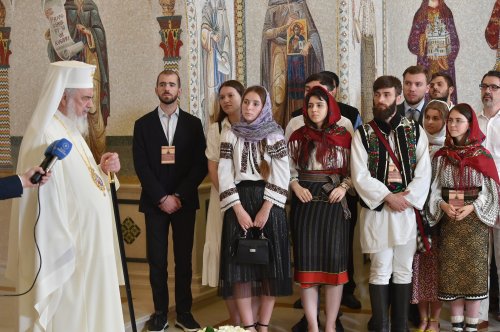 Tinerii din ASCOR au fost binecuvântați de Patriarhul României Poza 219929