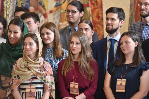 Tinerii din ASCOR au fost binecuvântați de Patriarhul României Poza 219930