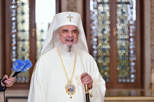Tinerii din ASCOR au fost binecuvântați de Patriarhul României Poza 219933