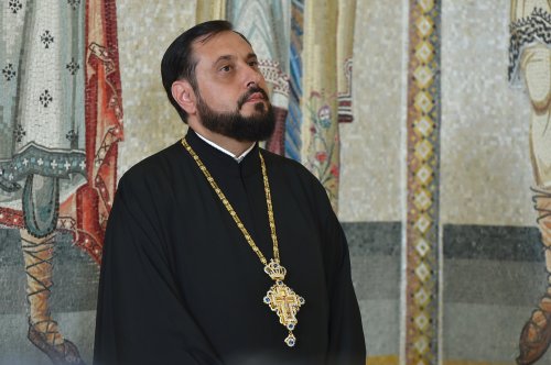 Tinerii din ASCOR au fost binecuvântați de Patriarhul României Poza 219935