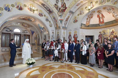 Tinerii din ASCOR au fost binecuvântați de Patriarhul României Poza 219936