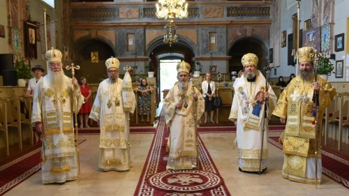 Dublă aniversare în Episcopia Ortodoxă Română din Ungaria Poza 220076