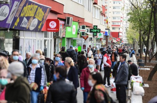 Românii se gândesc de două ori înainte de a lua un credit Poza 220296