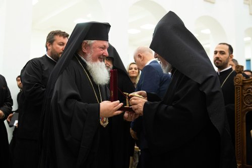 Bunele relații dintre români și armeni evidențiate la Ecimiadzin Poza 220409