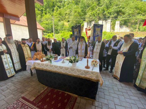 Sfințirea capelei mortuare  din Parohia Coșbuc, Bistriţa-Năsăud Poza 220537