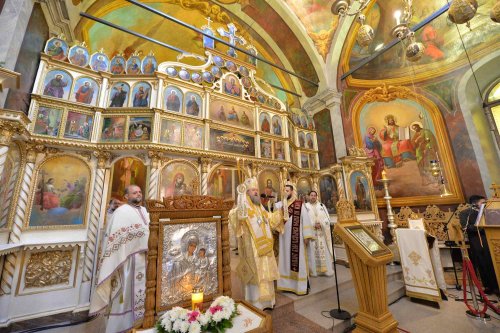 Veșmânt nou de har pentru biserica Parohiei „Sfântul Ioan”-Moși Poza 220715