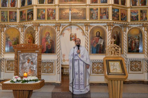 Veșmânt nou de har pentru biserica Parohiei „Sfântul Ioan”-Moși Poza 220727