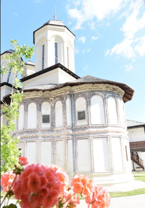 Mănăstirea Berislăvești, readusă la frumusețea începuturilor Poza 220804