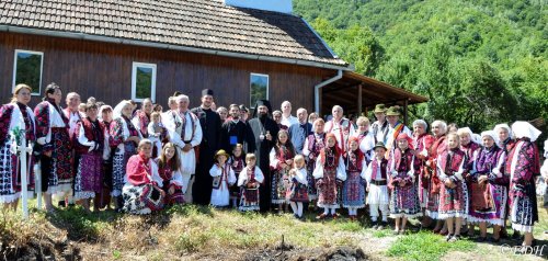 Biserica din satul hunedorean Cernișoara-Florese a fost resfințită Poza 220862