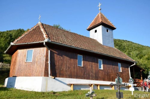 Biserica din satul hunedorean Cernișoara-Florese a fost resfințită Poza 220864