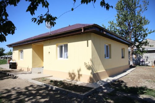 O familie cu 10 copii din Costești are o locuință renovată și primitoare cu ajutorul Pro Vita Iași Poza 220957