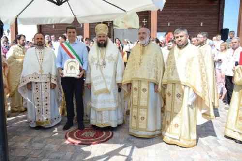 O nouă biserică românească sfințită pe tărâm italian Poza 220973