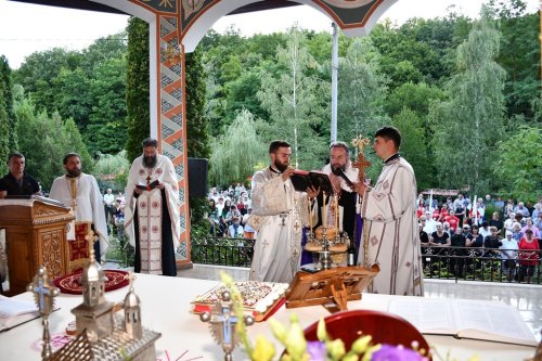 Zile de rugăciune și bucurie la Mănăstirea Vasiova din Caraș‑Severin Poza 221067