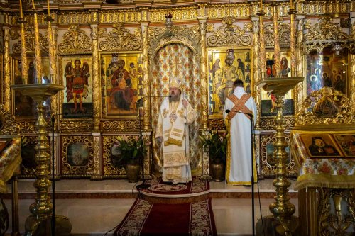 Slujire arhierească la Mănăstirea Radu Vodă din București Poza 221312