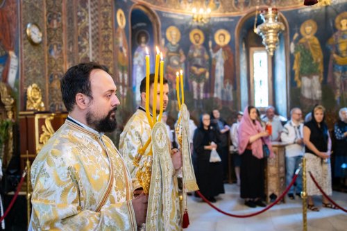Slujire arhierească la Mănăstirea Radu Vodă din București Poza 221317