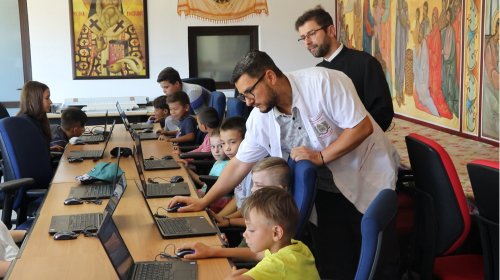 Zece calculatoare spre folosul elevilor din parohia ilfoveană Moara Săracă Poza 221583