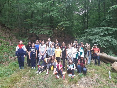 Elevi români și ucraineni în taberele de creație organizate de Episcopia Oradiei Poza 221631