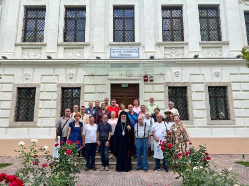Specialiști în istorie au vizitat Centrul eparhial din Buzău Poza 221644