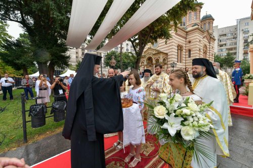 Reînnoirea veșmântului de har al Bisericii Domnița Bălașa din București Poza 221936
