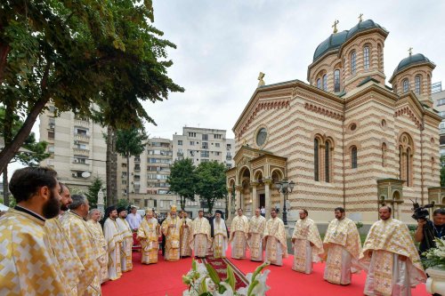 Reînnoirea veșmântului de har al Bisericii Domnița Bălașa din București Poza 221958