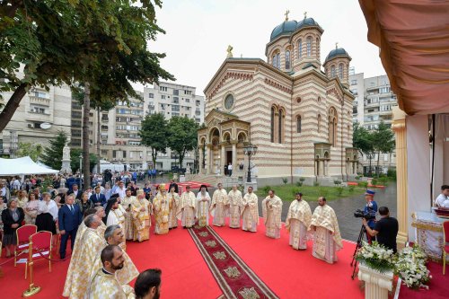 Reînnoirea veșmântului de har al Bisericii Domnița Bălașa din București Poza 221962