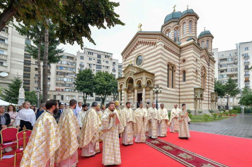 Reînnoirea veșmântului de har al Bisericii Domnița Bălașa din București Poza 221971