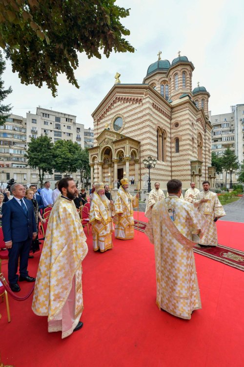 Reînnoirea veșmântului de har al Bisericii Domnița Bălașa din București Poza 221973