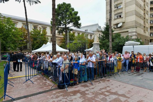 Reînnoirea veșmântului de har al Bisericii Domnița Bălașa din București Poza 221977