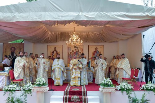 Reînnoirea veșmântului de har al Bisericii Domnița Bălașa din București Poza 221983