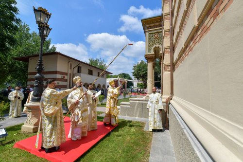 Reînnoirea veșmântului de har al Bisericii Domnița Bălașa din București Poza 222018