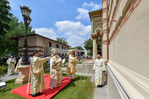 Reînnoirea veșmântului de har al Bisericii Domnița Bălașa din București Poza 222019